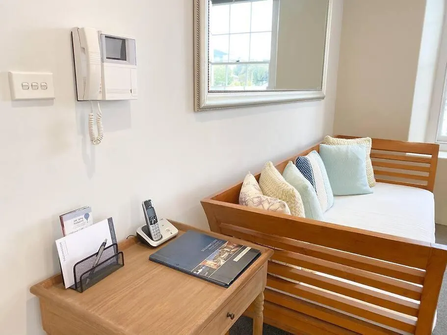 Luxury Hobart Waterfront Apartment With Views! 0*,